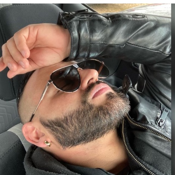 Meet your Posher, Rigoberto - Picture 2 of 12